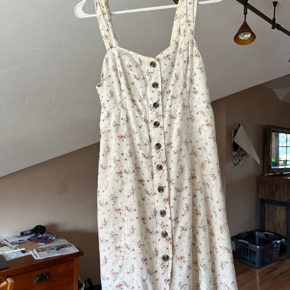 American Eagle White Floral Buttoned Spring Dress